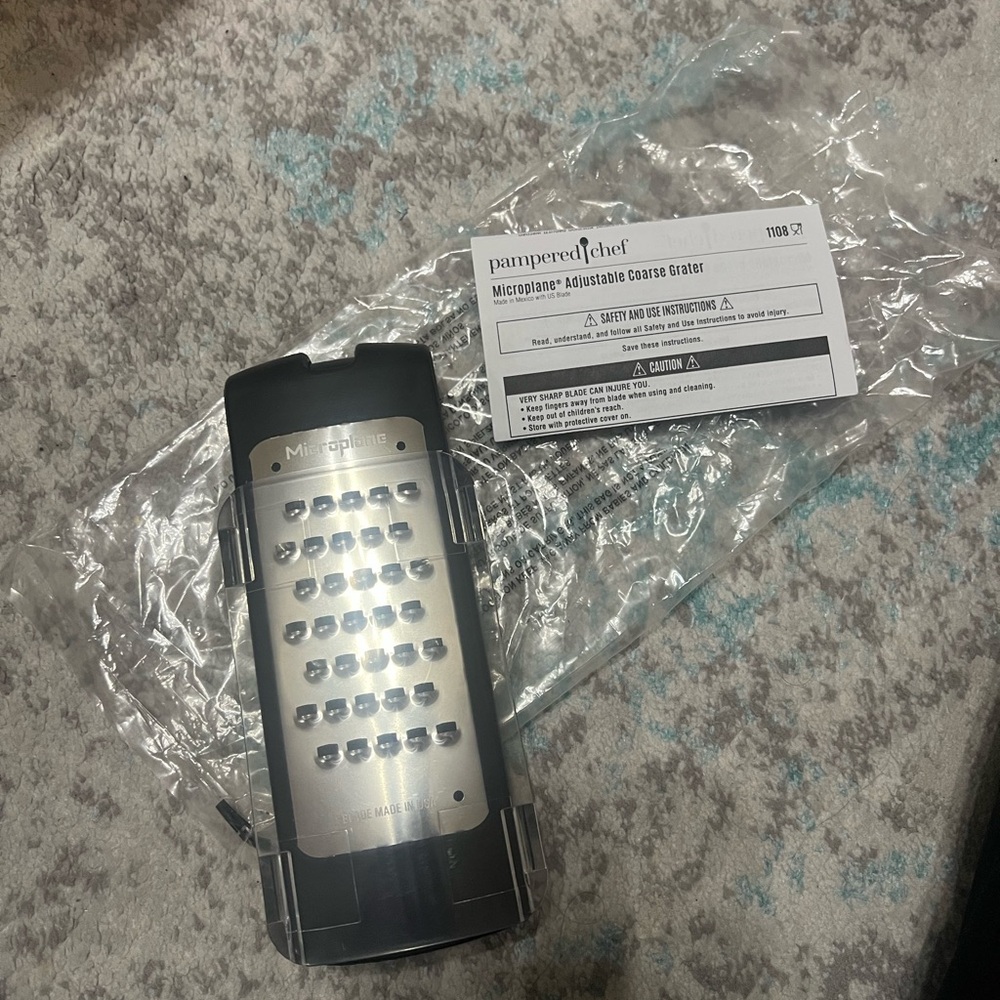 Microplane Adjustable Coarse Grater - NWT - Picture 5 of 7